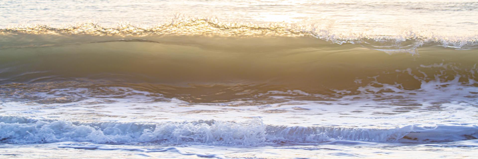 56885p  ocean surf breaking wave ,,  .jpg
