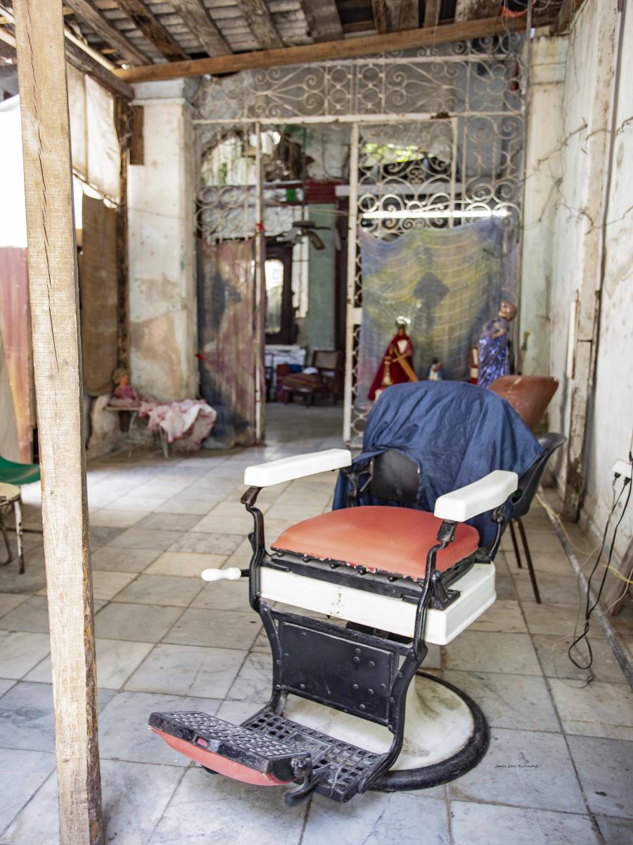 57757  cuba barber chair architecture, lifestyle,,  .jpg