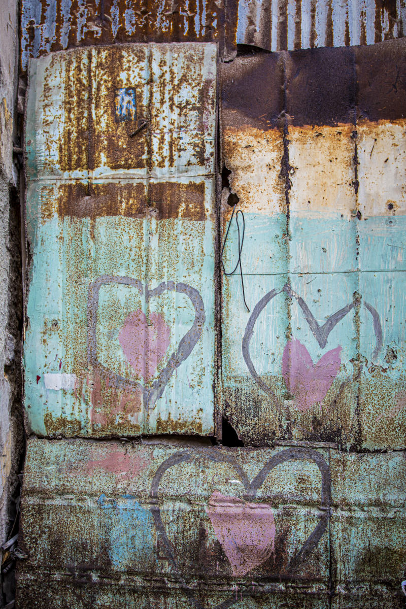 65409 rusted love, architecture, hearts .jpg