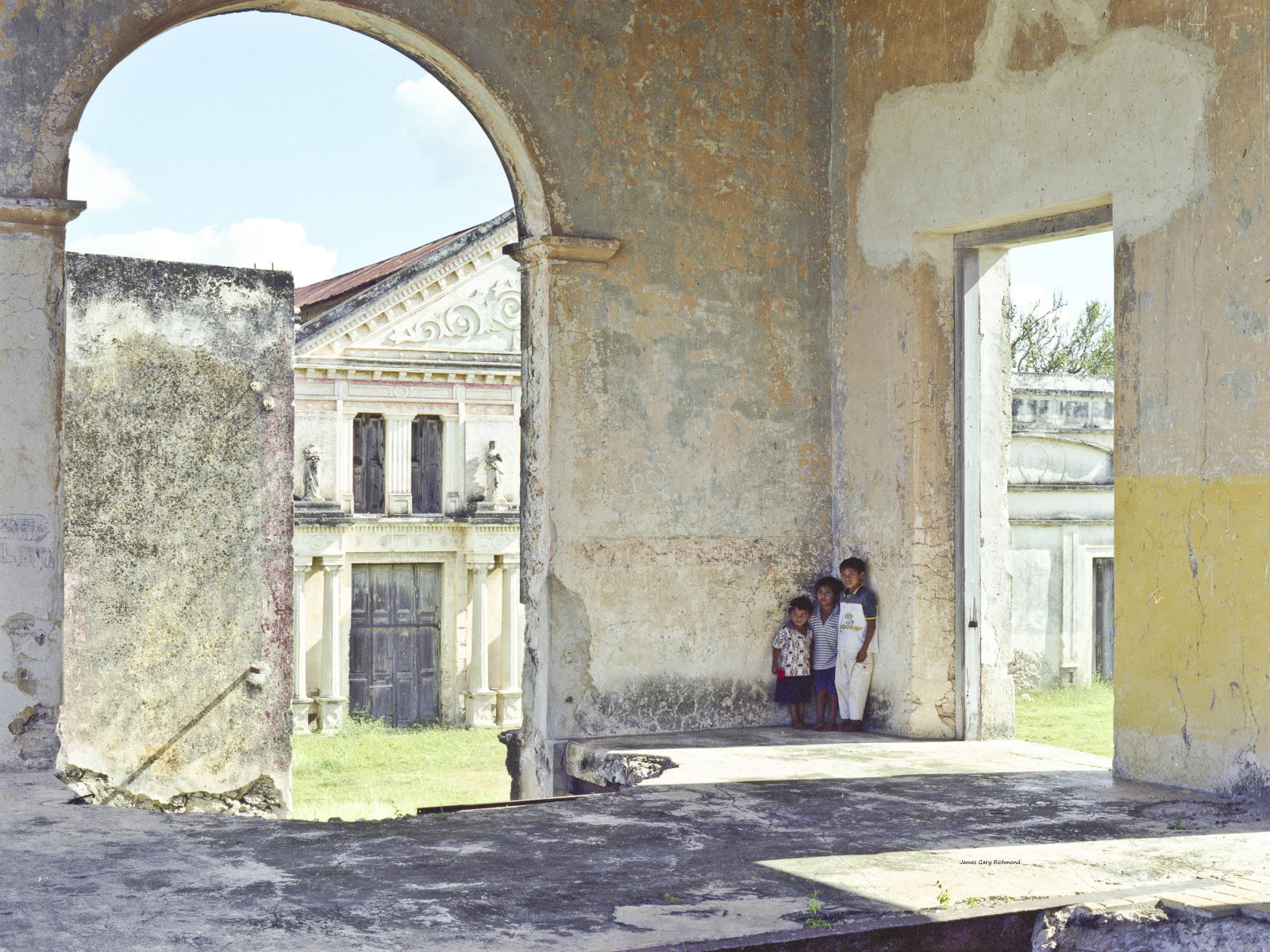 17619  Architecture, lifestyle, decay, children, .jpg