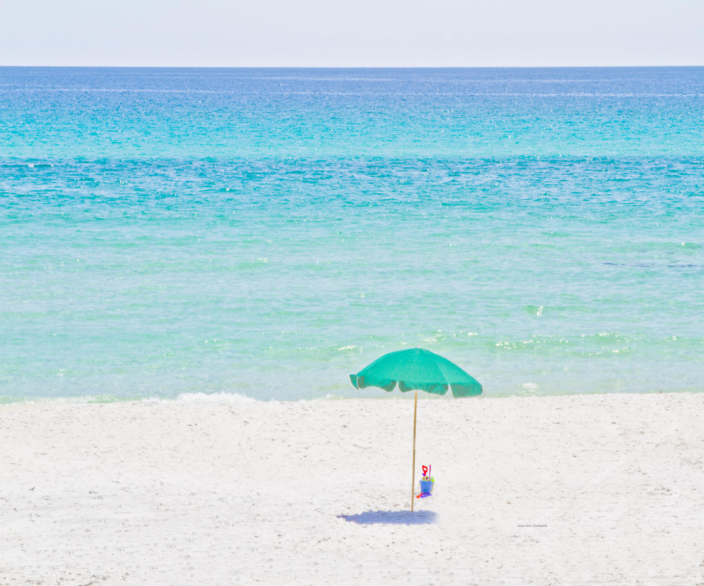 29318  seascape, beach, umbrella, .jpg