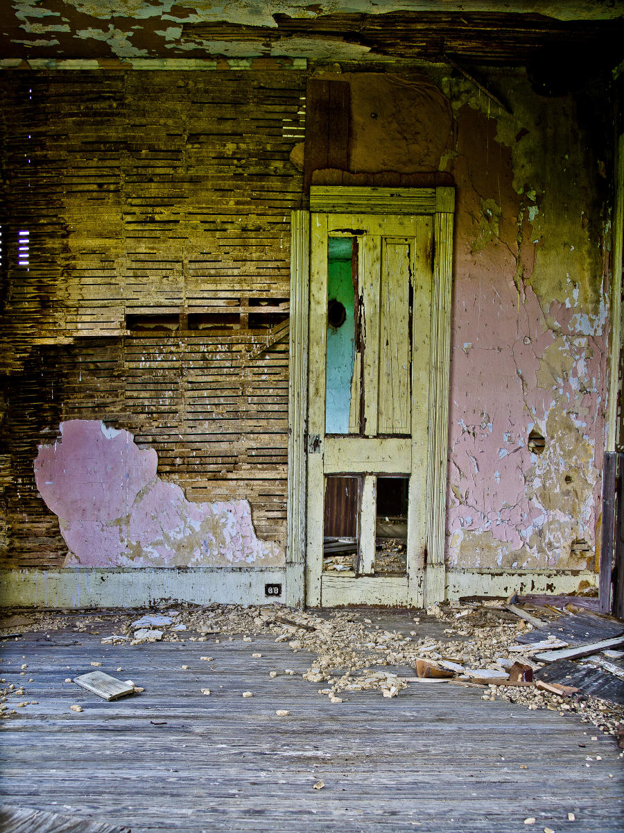 41772 architecture, abandoned, door, .jpg