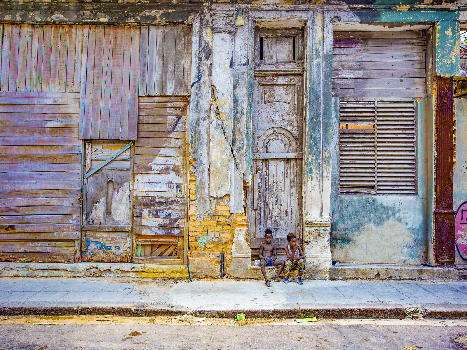 57639  architecture, lifestyle,  children, street scene, .jpg