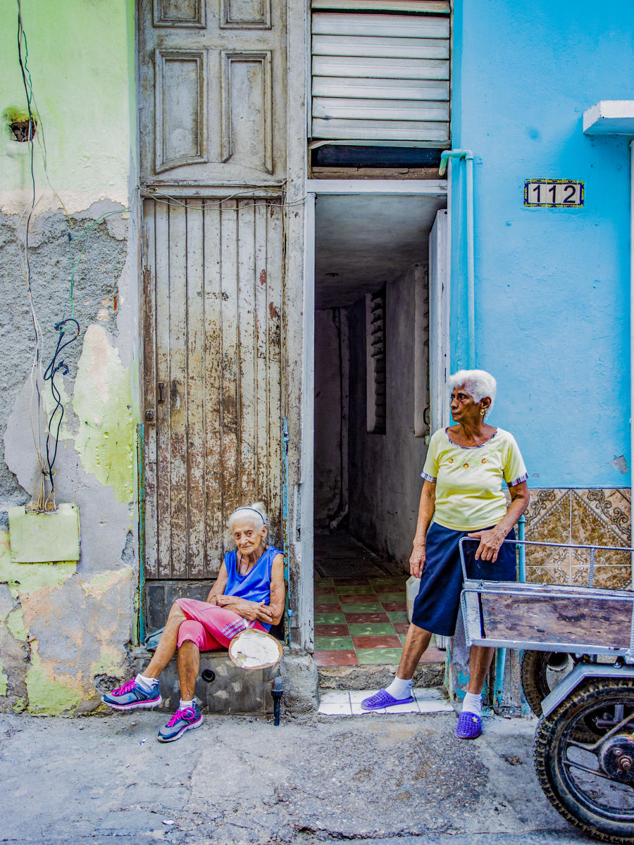 57684  lifestyles, architecture, cuba friends.jpg