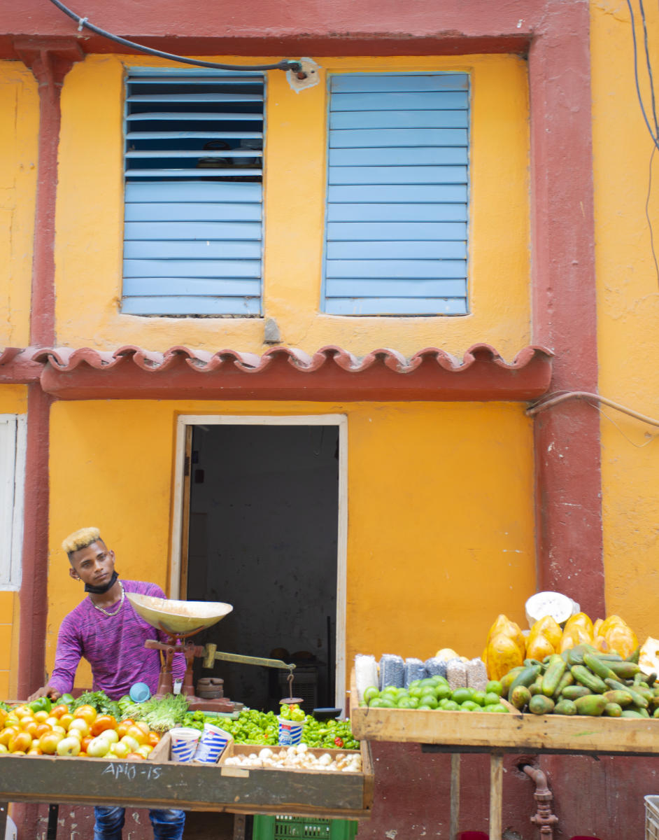 65185 architecture, life styles, cuba produce market .jpg